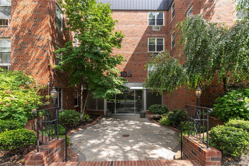 185 Middle Neck S 1-L, Great Neck, NY 11021 — photo 2