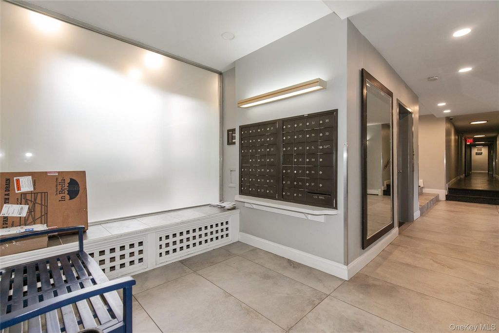 185 Middle Neck S 1-L, Great Neck, NY 11021 — photo 4