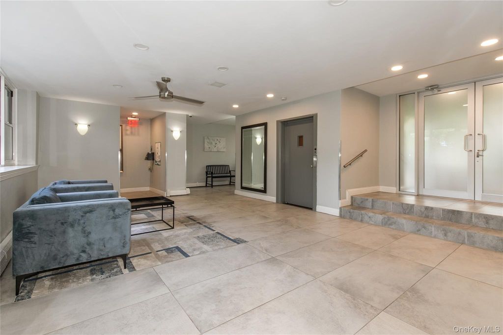 185 Middle Neck S 1-L, Great Neck, NY 11021 — photo 5