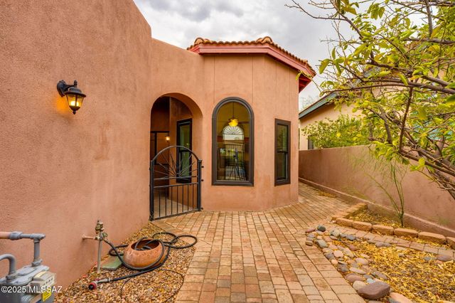 6113 N Pascola Circle, Tucson, AZ 85718