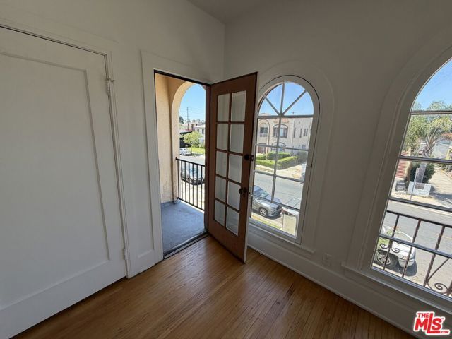 1504 S Bronson Avenue, Los Angeles, CA 90019