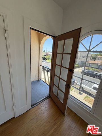 1504 S Bronson Avenue, Los Angeles, CA 90019