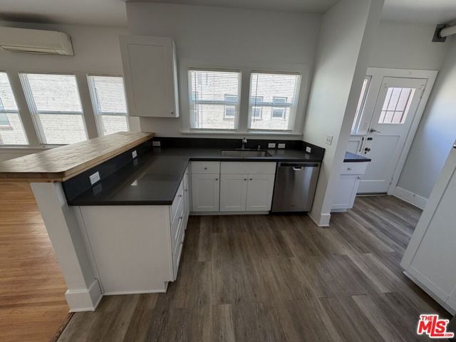 1504 S Bronson Avenue, Los Angeles, CA 90019