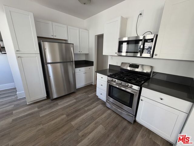 1504 S Bronson Avenue, Los Angeles, CA 90019