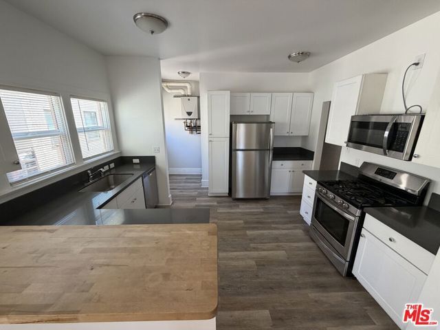 1504 S Bronson Avenue, Los Angeles, CA 90019