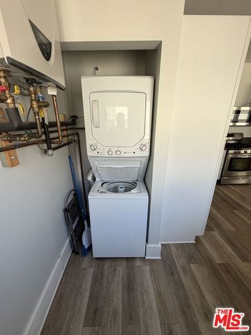 1504 S Bronson Avenue, Los Angeles, CA 90019
