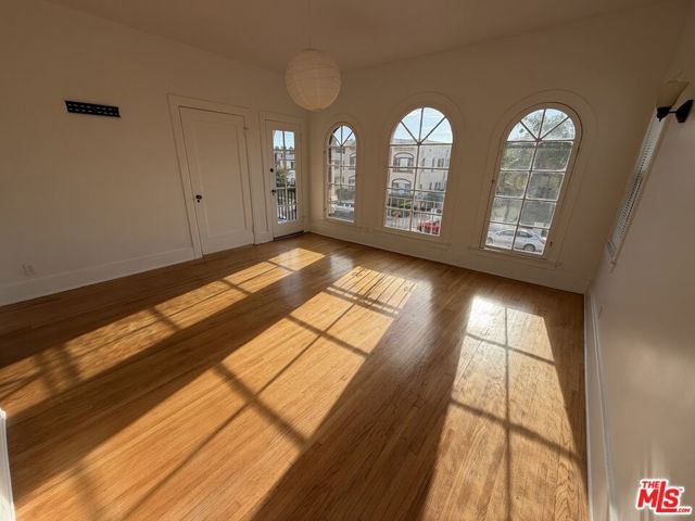 1504 S Bronson Avenue, Los Angeles, CA 90019