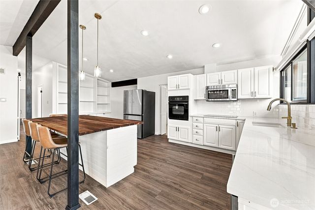 25657 Marine View Drive S, Des Moines, WA 98198