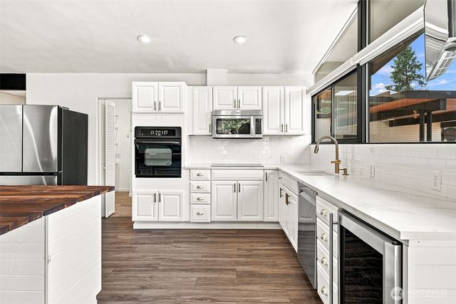 25657 Marine View Drive S, Des Moines, WA 98198