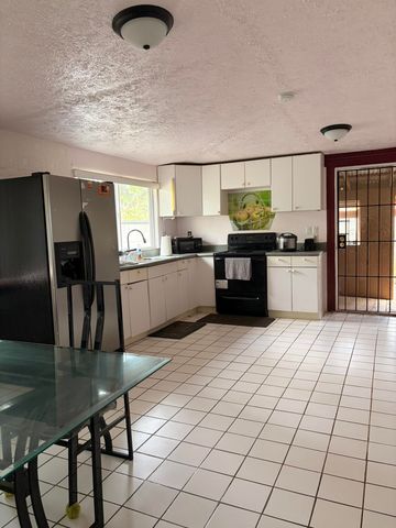 514 Gay St, Lanai City, HI 96763