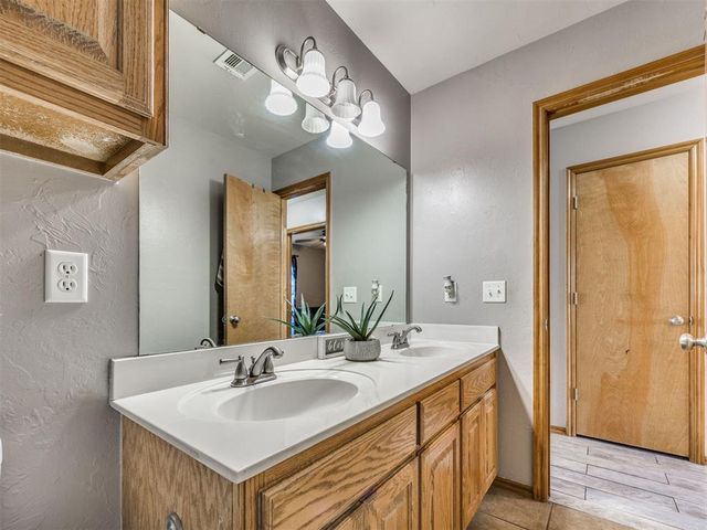 10936 NW 37th Street, Yukon, OK 73099