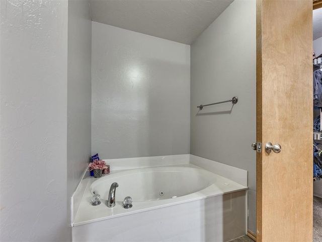 10936 NW 37th Street, Yukon, OK 73099