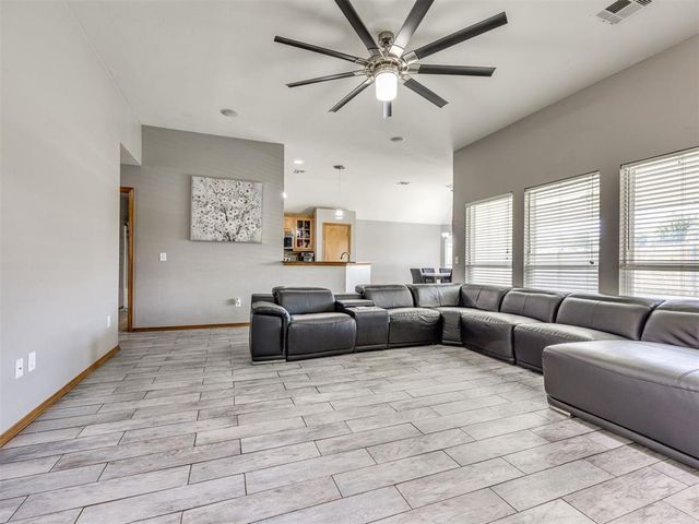 10936 NW 37th Street, Yukon, OK 73099