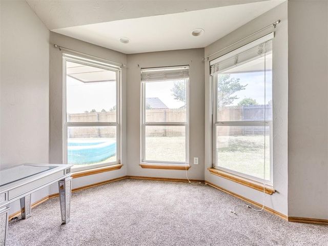 10936 NW 37th Street, Yukon, OK 73099