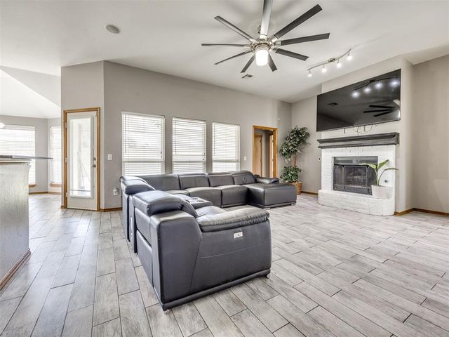 10936 NW 37th Street, Yukon, OK 73099