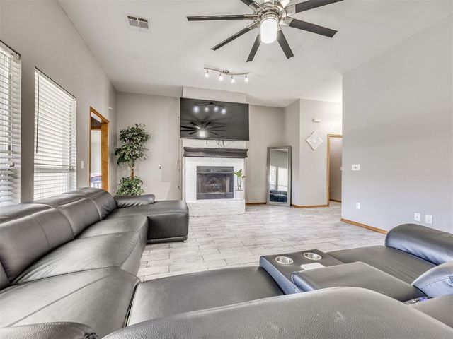 10936 NW 37th Street, Yukon, OK 73099