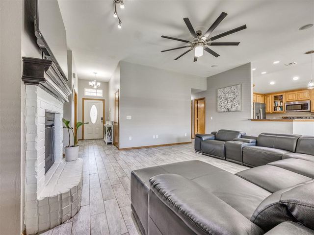10936 NW 37th Street, Yukon, OK 73099