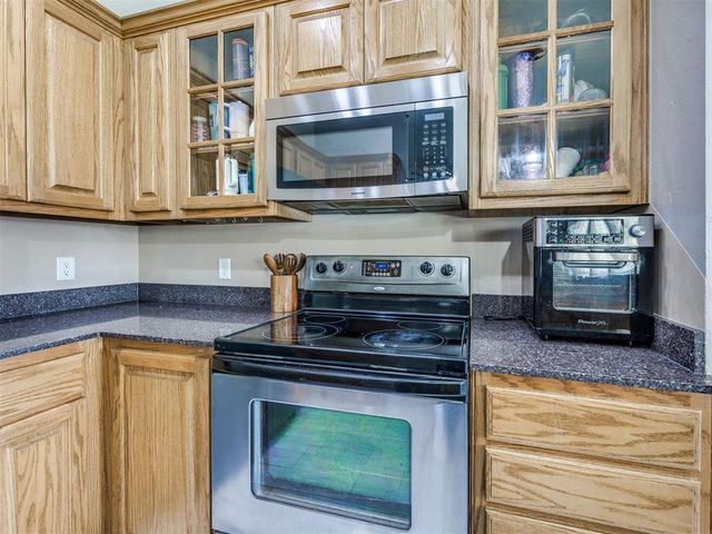 10936 NW 37th Street, Yukon, OK 73099