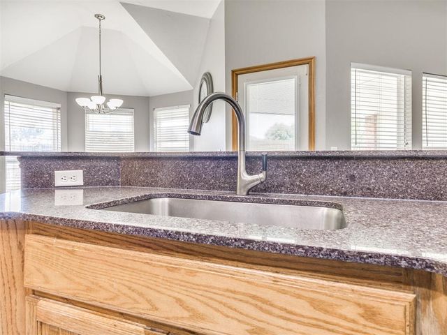 10936 NW 37th Street, Yukon, OK 73099