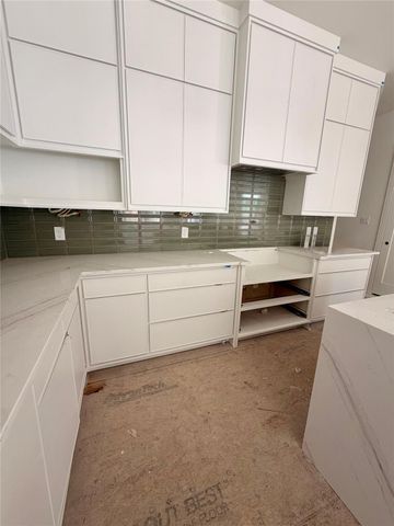 6 Westwind Road, Galveston, TX 77554