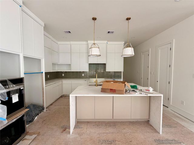 6 Westwind Road, Galveston, TX 77554