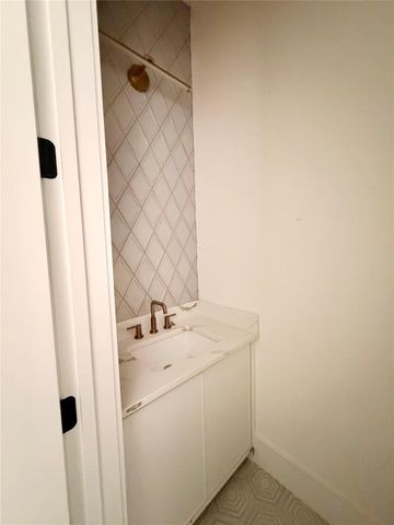 6 Westwind Road, Galveston, TX 77554