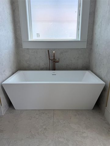 6 Westwind Road, Galveston, TX 77554