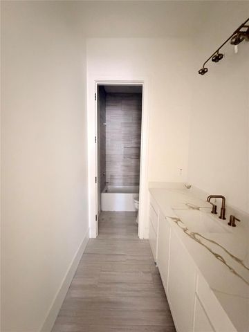 6 Westwind Road, Galveston, TX 77554