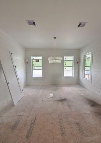 6 Westwind Road, Galveston, TX 77554