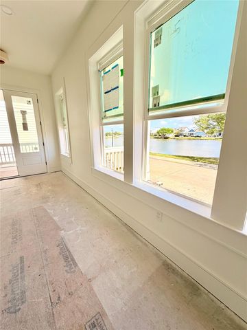 6 Westwind Road, Galveston, TX 77554