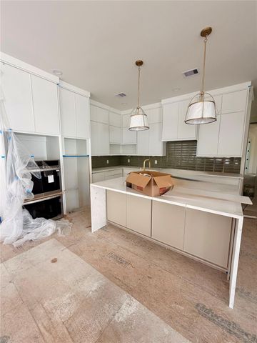 6 Westwind Road, Galveston, TX 77554