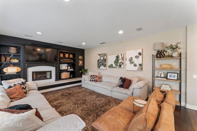 348 Hill Valley Court, Simi Valley, CA 93065