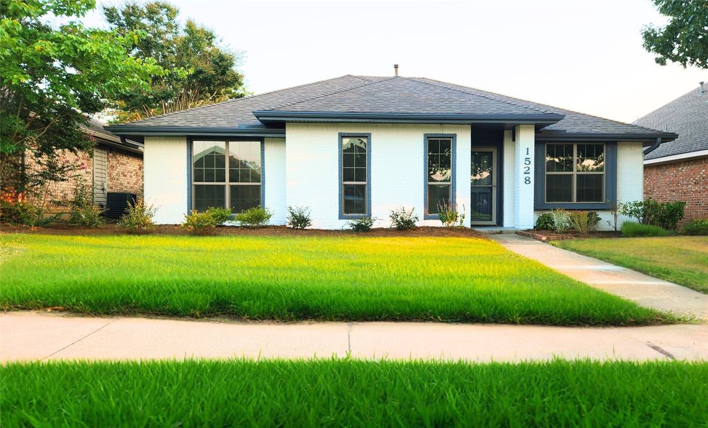 1528 Raleigh Drive, Carrollton, TX 75007