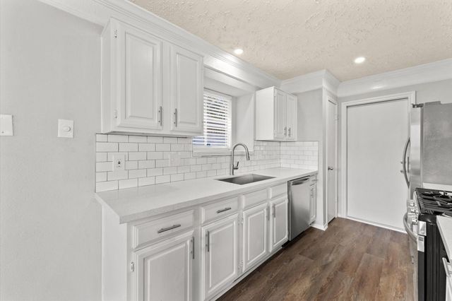 14003 Vinehill Drive, Sugar Land, TX 77498