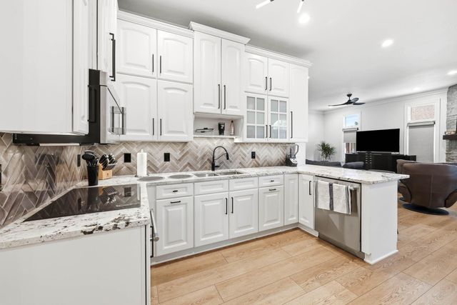 3239 S Kickapoo Avenue, Springfield, MO 65804