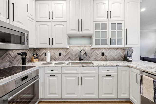 3239 S Kickapoo Avenue, Springfield, MO 65804