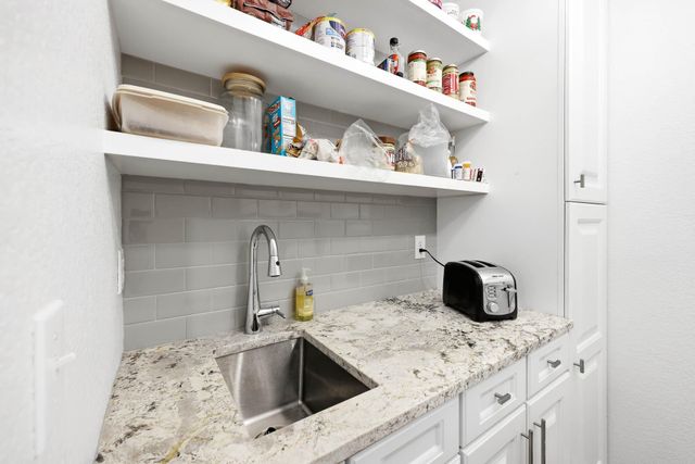 3239 S Kickapoo Avenue, Springfield, MO 65804