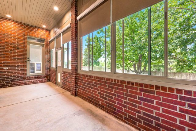 3239 S Kickapoo Avenue, Springfield, MO 65804