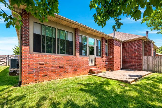3239 S Kickapoo Avenue, Springfield, MO 65804