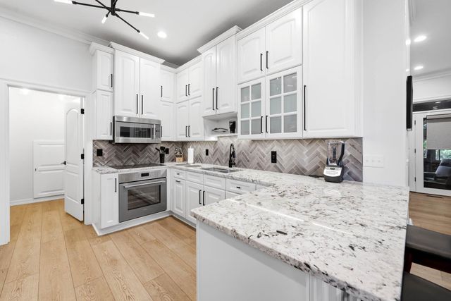 3239 S Kickapoo Avenue, Springfield, MO 65804