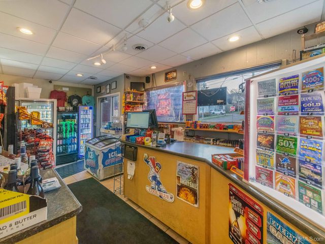 127 E Hewitt Avenue, Marquette, MI 49855