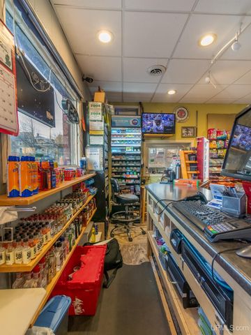 127 E Hewitt Avenue, Marquette, MI 49855