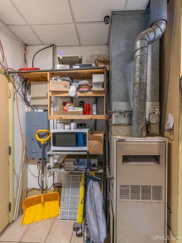 127 E Hewitt Avenue, Marquette, MI 49855