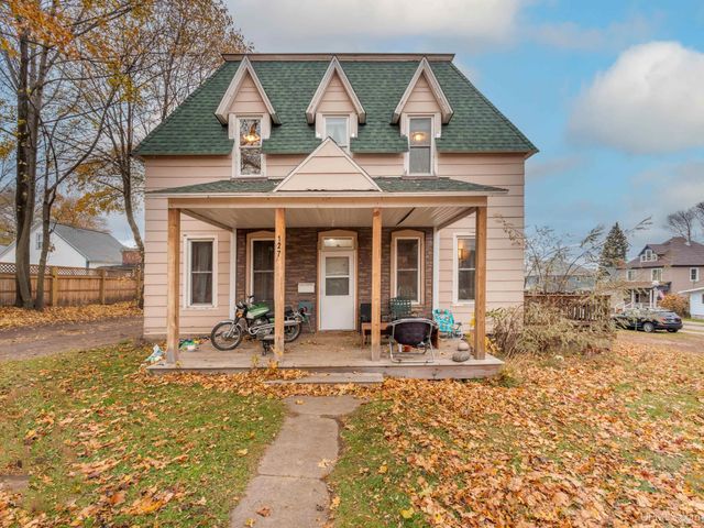127 E Hewitt Avenue, Marquette, MI 49855