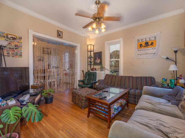 127 E Hewitt Avenue, Marquette, MI 49855