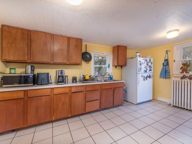 127 E Hewitt Avenue, Marquette, MI 49855