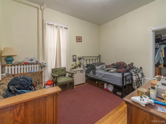 127 E Hewitt Avenue, Marquette, MI 49855