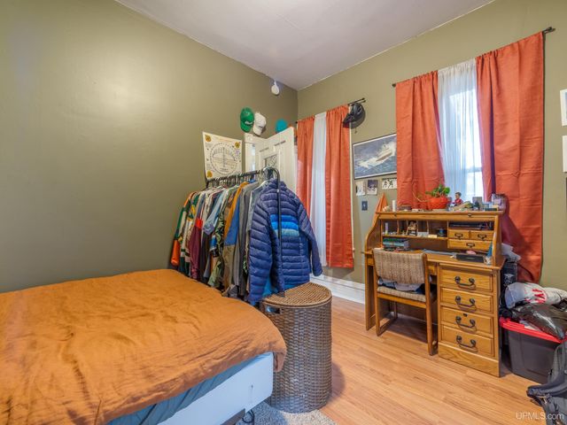 127 E Hewitt Avenue, Marquette, MI 49855