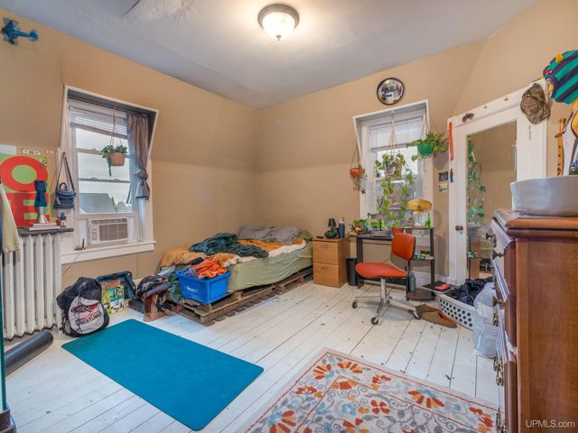 127 E Hewitt Avenue, Marquette, MI 49855