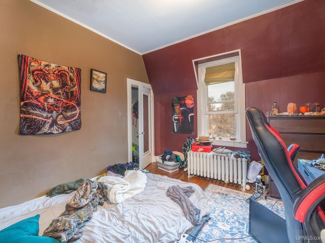 127 E Hewitt Avenue, Marquette, MI 49855